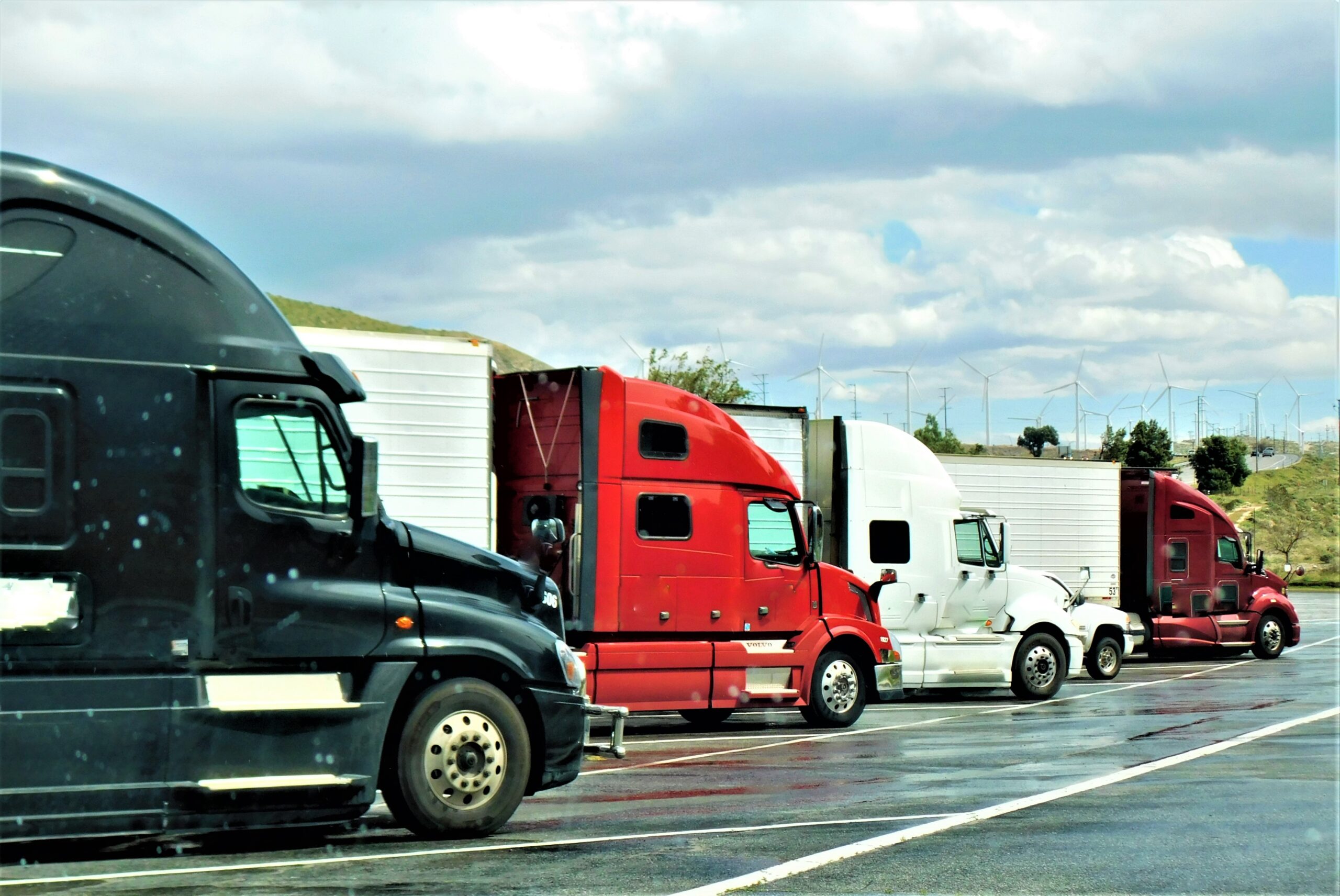 Read more about the article How to Start a Trucking Company with No Experience?